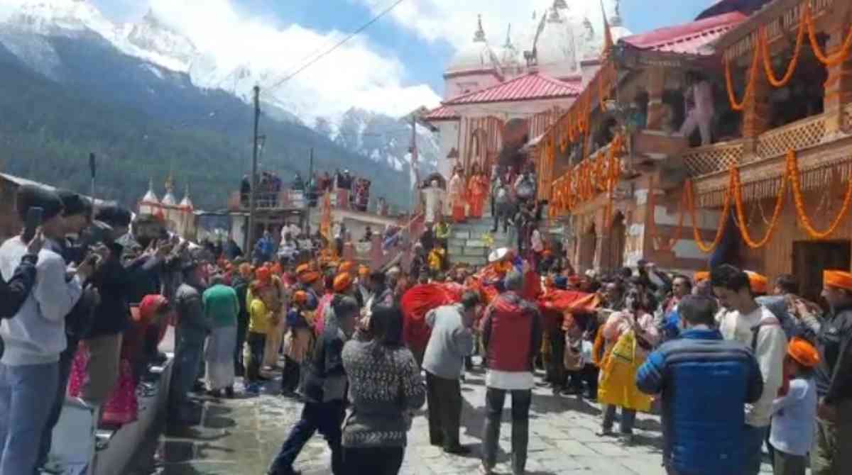 उत्तरकाशी: माँ गंगा की उत्सव डोली गंगोत्री धाम के लिए रवाना…