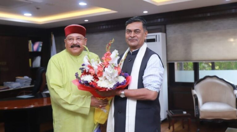 महाराज ने की केंद्रीय ऊर्जा मंत्री से शिष्टाचार भेंट,चारधाम यात्रा