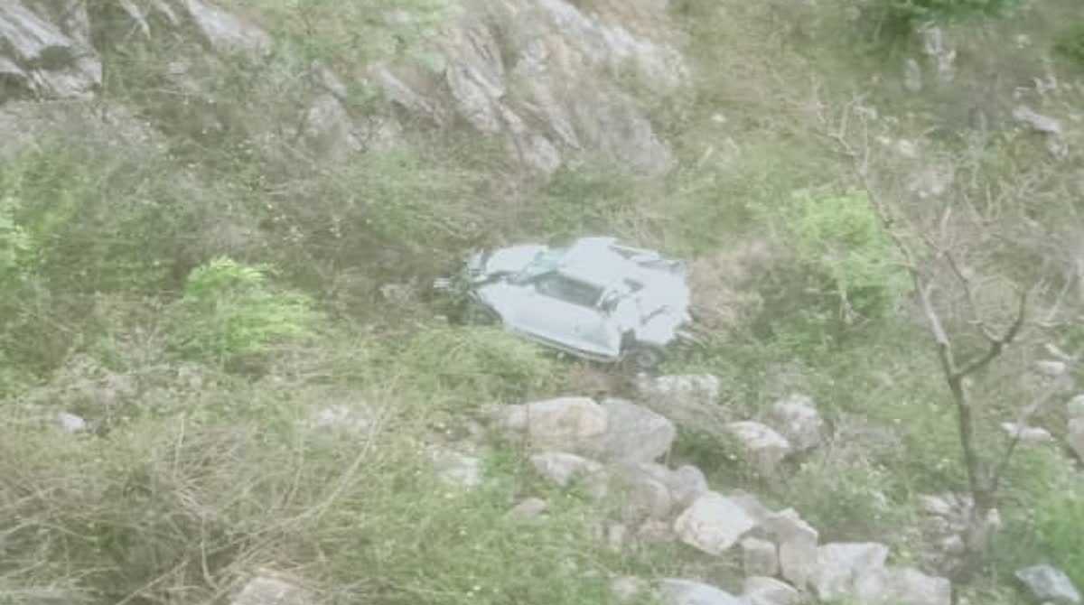 उत्तरकाशी में गहरी खाई में गिरी कार, एक युवक की