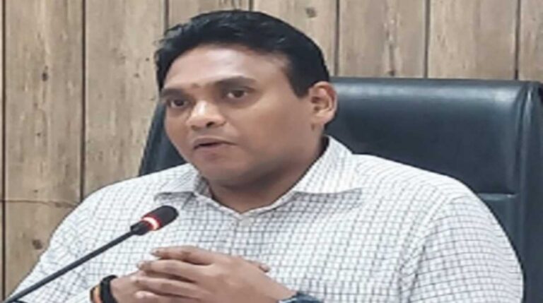 सचिव स्वास्थ्य डाॅ. आर. राजेश कुमार पहुंचे दून अस्पताल, कोविड