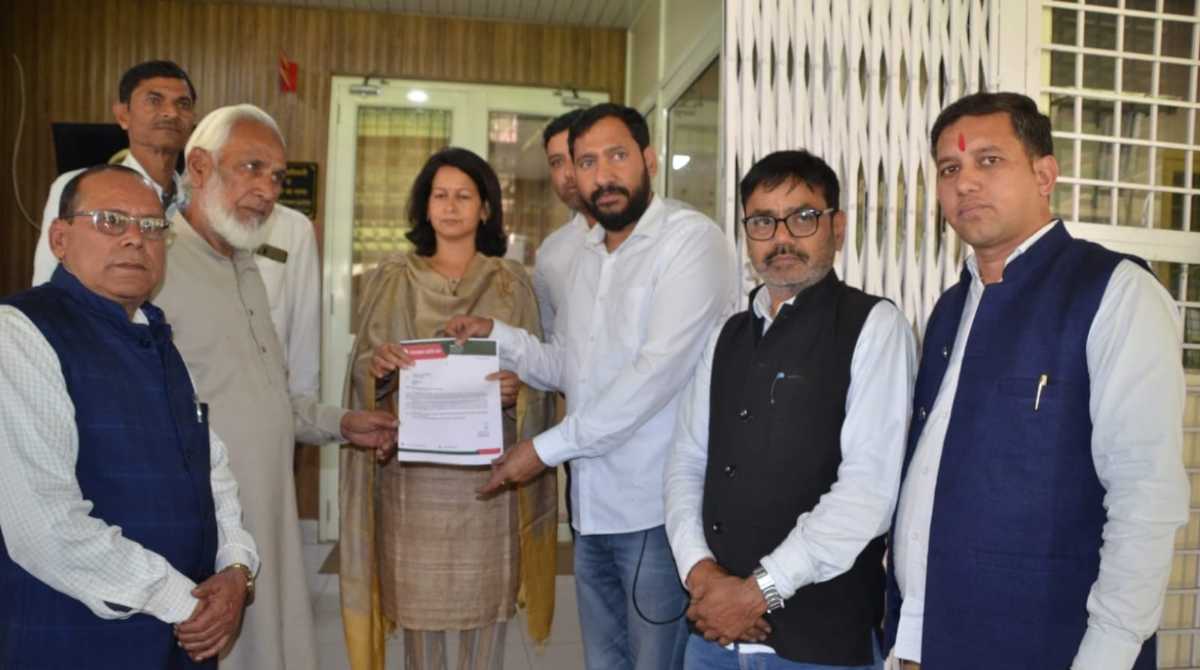 UKD ने निजी स्कूलों के खिलाफ किया जबरदस्त प्रदर्शन, की