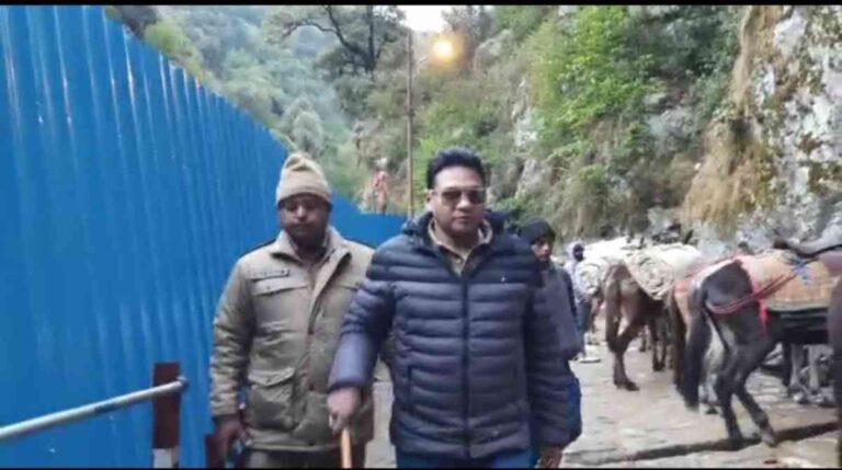 स्वास्थ्य इकाइयों का निरीक्षण करते हुए पैदल मार्ग से पहुचेंगे