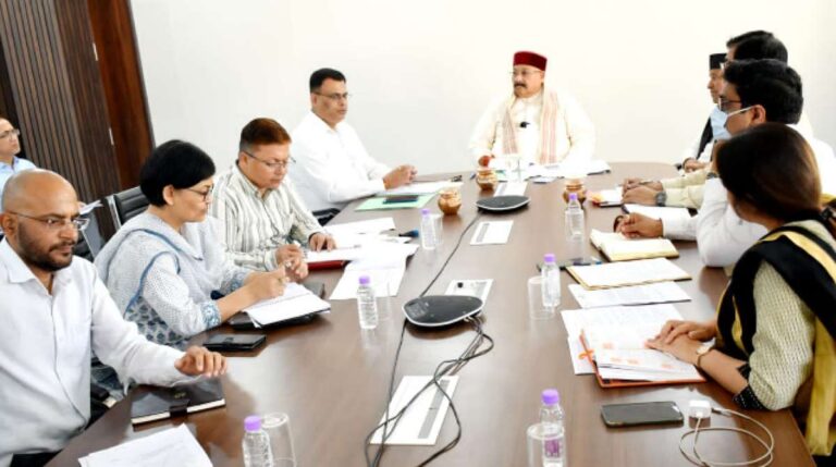 महाराज सख्त: प्रदेश में अब ग्राम पंचायतों का पैसा खर्च