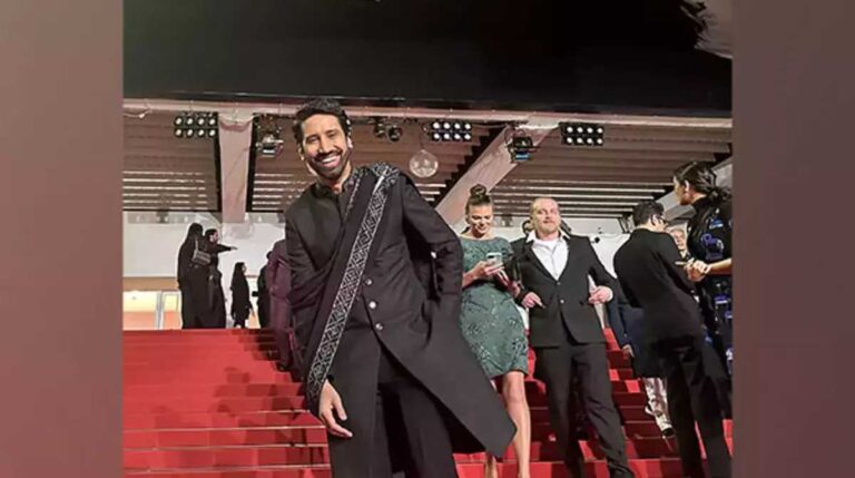 अभिलाष थपलियाल ने कान के रेड कार्पेट पर दिखाई उत्तराखंड