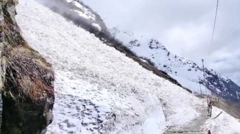 उत्तराखंडः चारधाम यात्रा के बीच बड़ा अपडेट, यहां ग्लेशियर टूटने