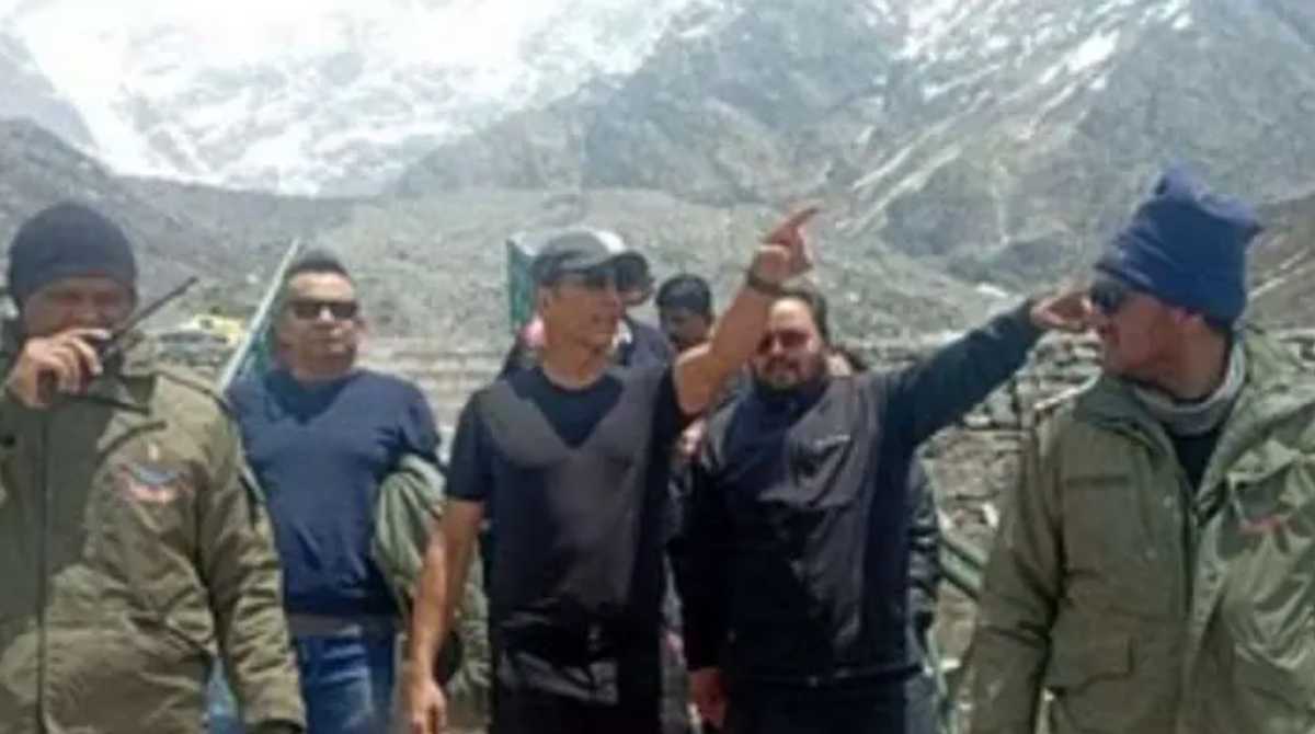 बॉलीवुड एक्टर अक्षय कुमार पहुंचे केदारनाथ धाम, की पूजा अर्चना…