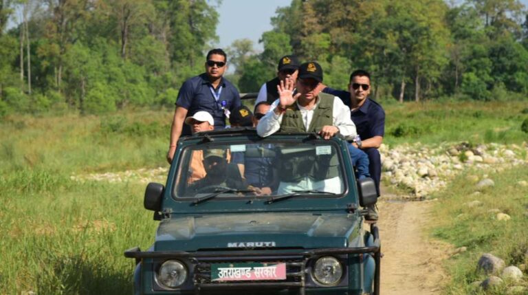 सीएम धामी ने केंद्रीय मंत्री के साथ राजाजी नेशनल पार्क