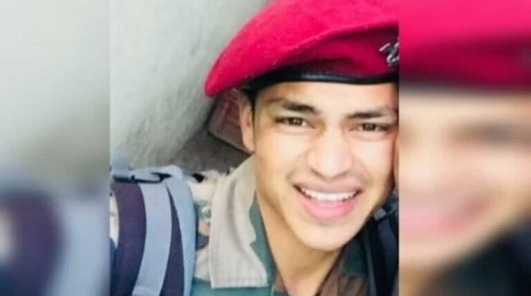 शहीद प्रमोद नेगी और शहीद रुचिन सिंह रावत का पार्थिव