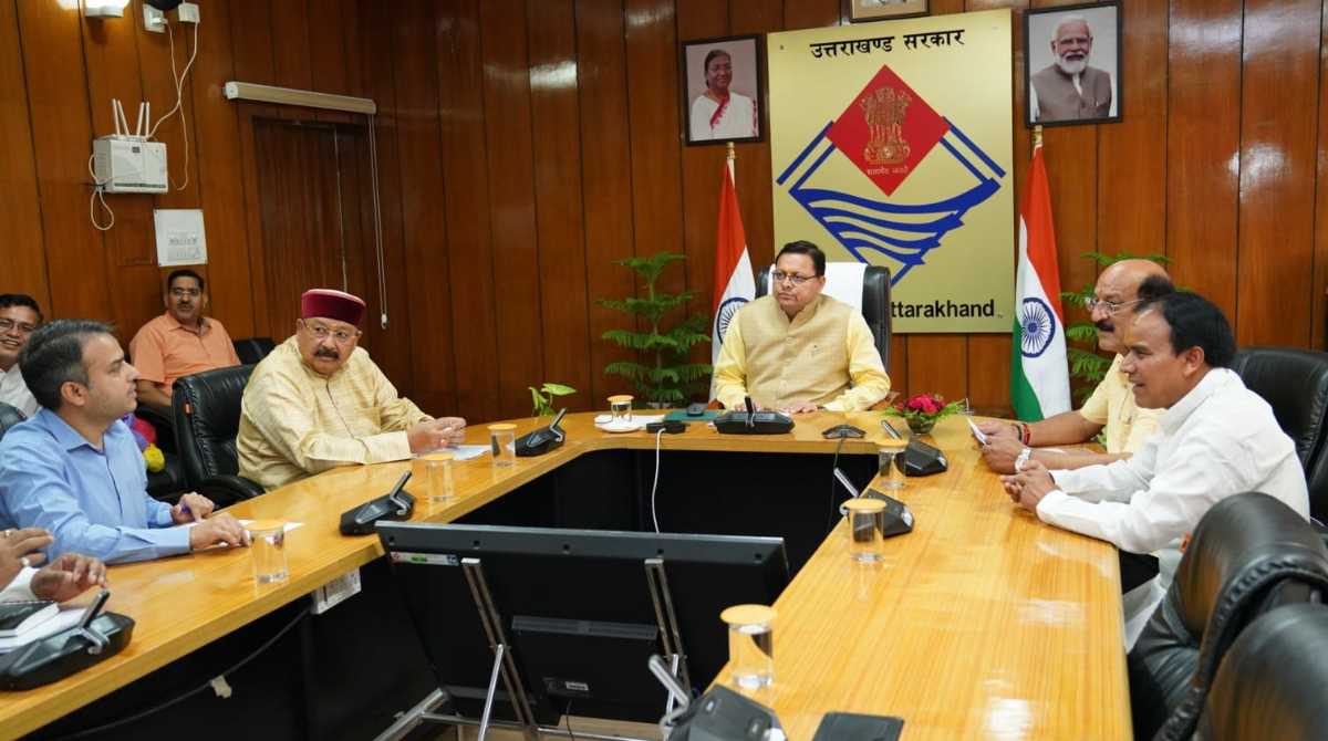 गड्ढामुक्त सड़क के लिए धामी सरकार की बड़ी पहल, अब गड्ढे की फोटो खींच ‘‘पैच रिपोर्टिंग एप’’ पर भेजें…