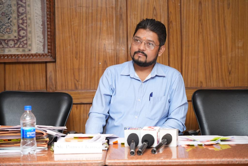 कुलसचिव उत्तराखंड संस्कृत विश्वविद्यालय हरिद्वार ने किया करोड़ों के राजस्व का गबन