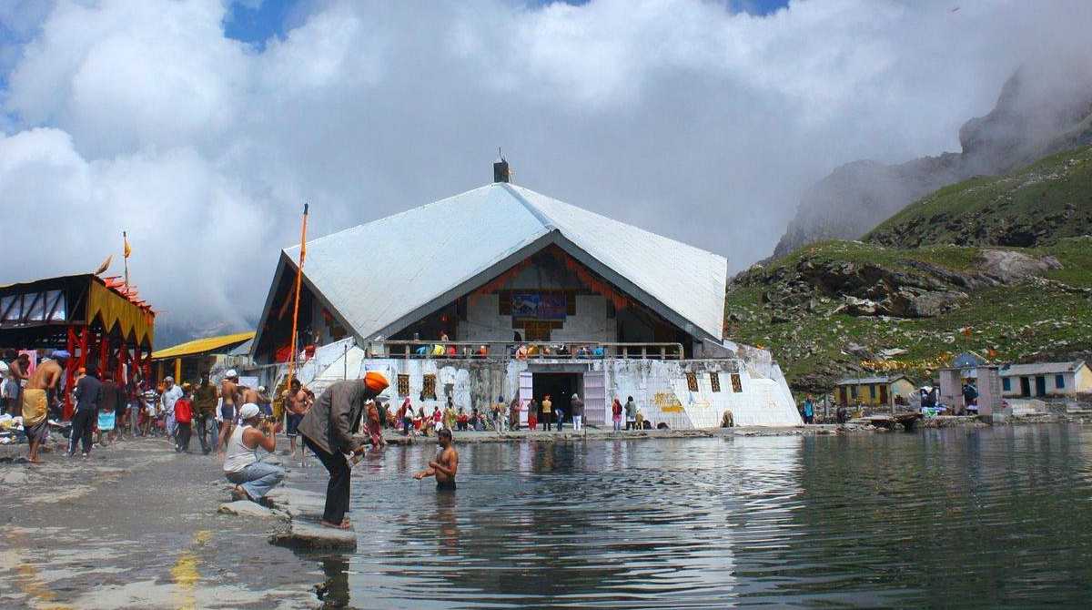 हेमकुंड साहिब व लक्ष्मण मंदिर के कपाट खुले, श्रद्धालुओं में भारी उत्साह…