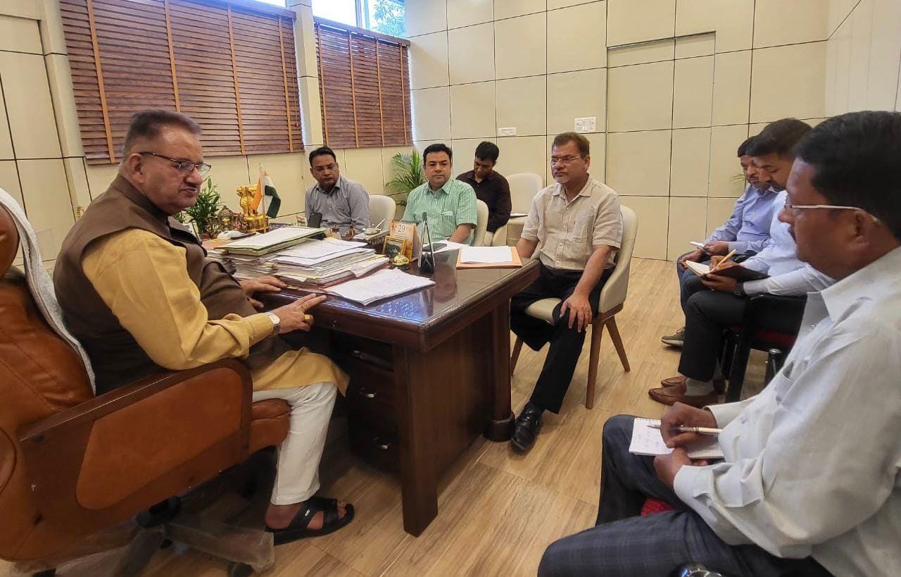 मंत्री गणेश जोशी ने दिए एमडीडीए के अधिकारियों को जरूरी निर्देश