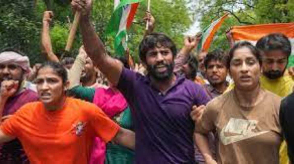 पहलवान खिलाड़ी गंगा में प्रवाहित करेंगे मेडल,भावुक पोस्ट लिख बोले-