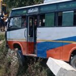 घनसाली-मयाली मोटर मार्ग पर बारातियों से भरी बस हादसे की शिकार, मची चीख-पुकार…