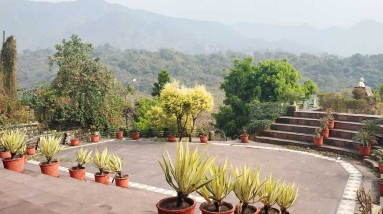 एमडीडीए के राजपुर पार्क में प्रतिदिन निशुल्क योग शिविर का