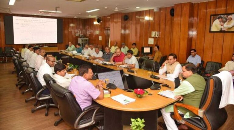 सीएम धामी ने की इन विभागों की समीक्षा बैठक, दिए