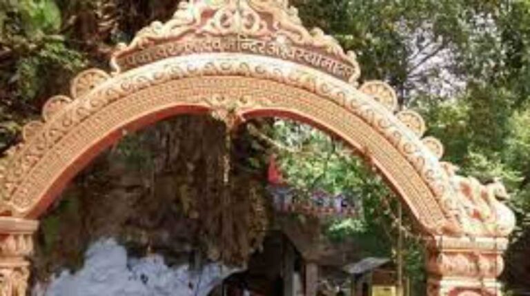 प्रदेश के इन तीन बड़े मंदिरों में महिलाओं और युवतियों