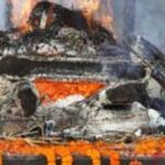 एक माह के भीतर मां-पिता को खोने वाली बेटी के नहीं डिगे हौसले, अंतिम संस्कार से पहले दिया एग्जाम…