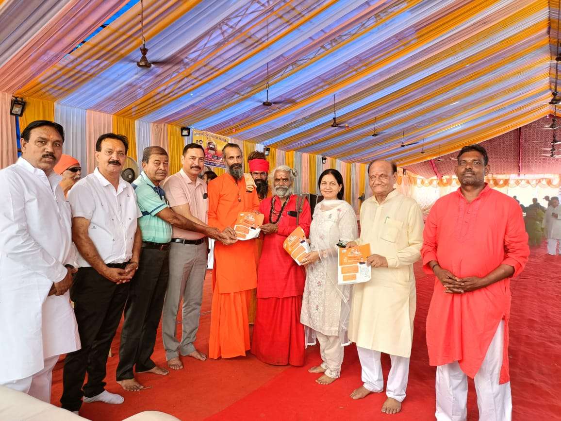 भाजपा ने महाजनसंपर्क अभियान में विशिष्ट परिवारों से साधा संम्पर्क