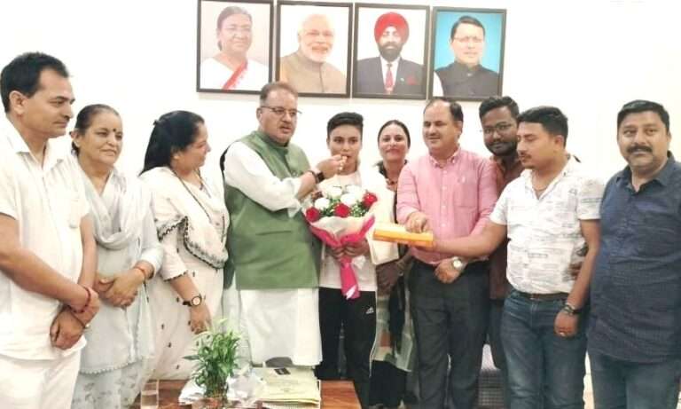 Boxer Riya Thapa (Ganesh-Joshi-Honored-Boxer-Riya-Thapa)