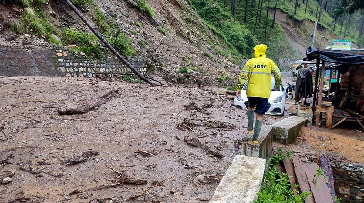 उत्तराखंड के इन जिलों में बादल फटने से मची भारी तबाही, लोगों से की गई ये अपील…