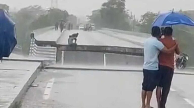 उत्तराखंड में यहां नदी पर बना पुल भरभराकर गिरा, मचा