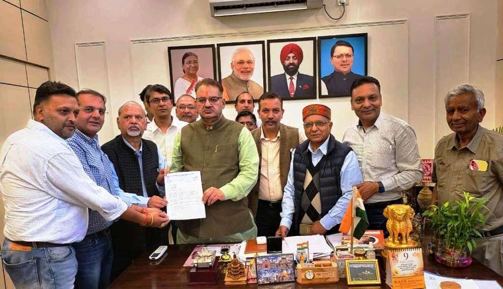 Officials of Mussoorie Hotel Association met Minister Ganesh Joshi