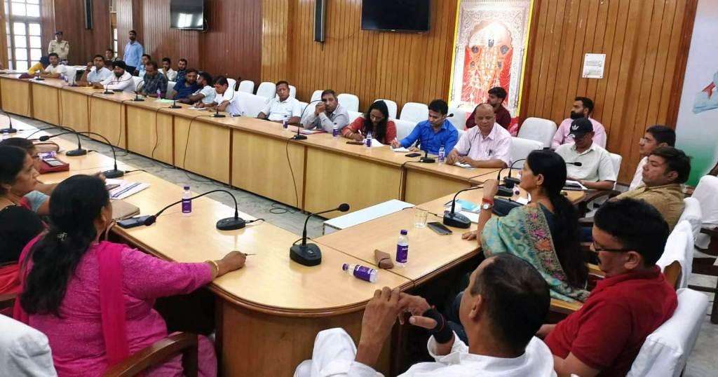 Rishikesh Mayor took review meeting of councilors regarding construction works