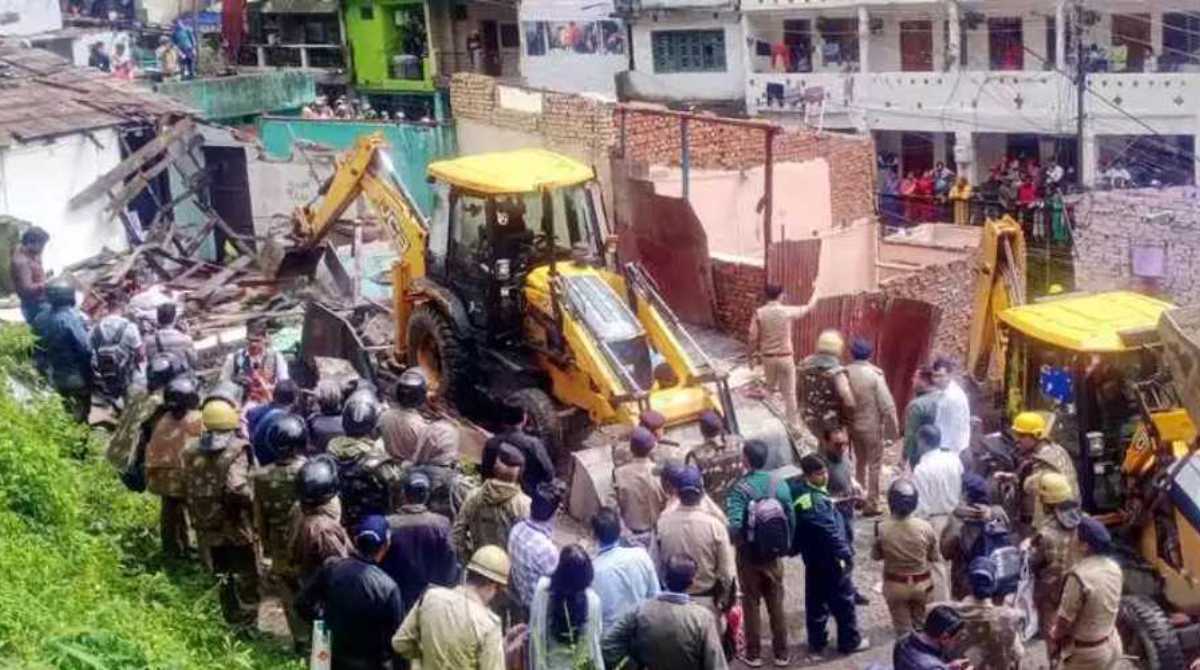 नैनीताल में शत्रु संपत्ति पर गरजा प्रशासन का बुल्डोजर, 134