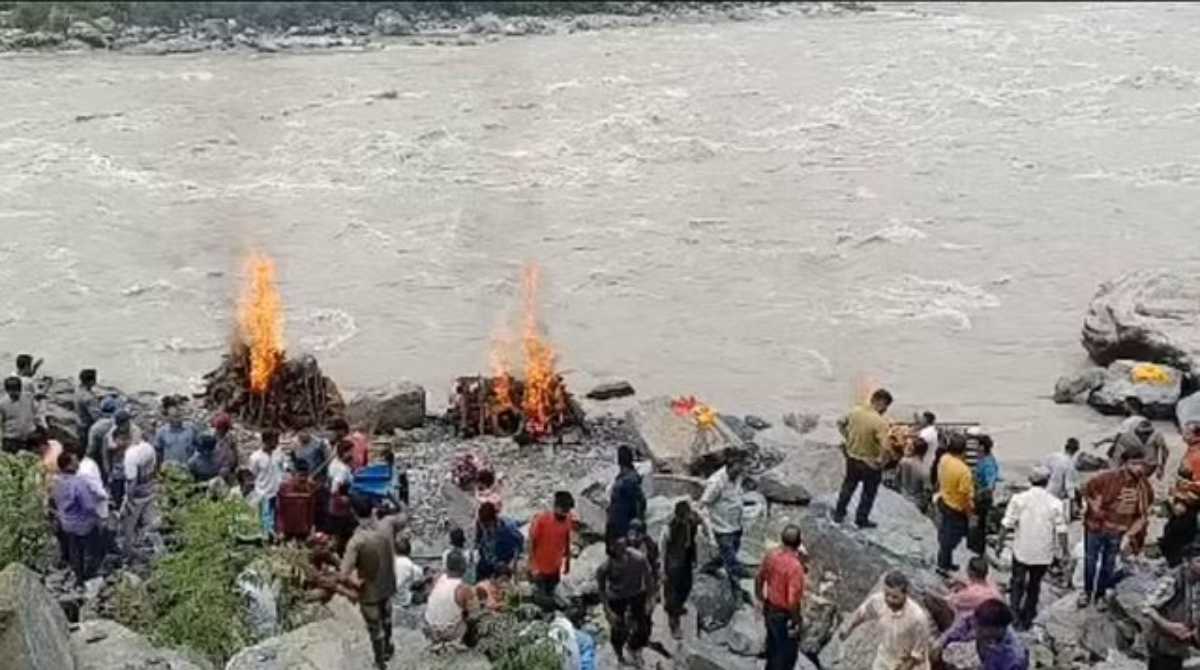 चमोली हादसे में एक ही गांव के नौ लोगों की मौत से शोक की लहर, एक परिवार से उठी तीन अर्थी…