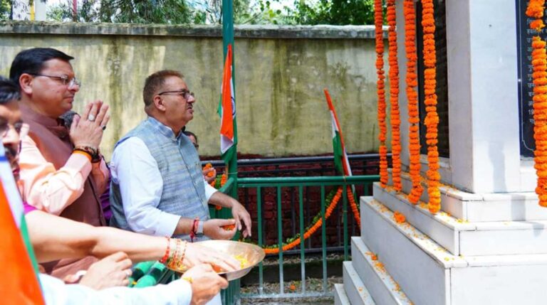 आजाद हिंद फौज के शहीद मेजर दुर्गा मल्ल को सीएम