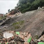 केदारघाटी में ताश के पत्तों की तरह ढही तीन मंजिला इमारत, कई मार्ग बाधित…