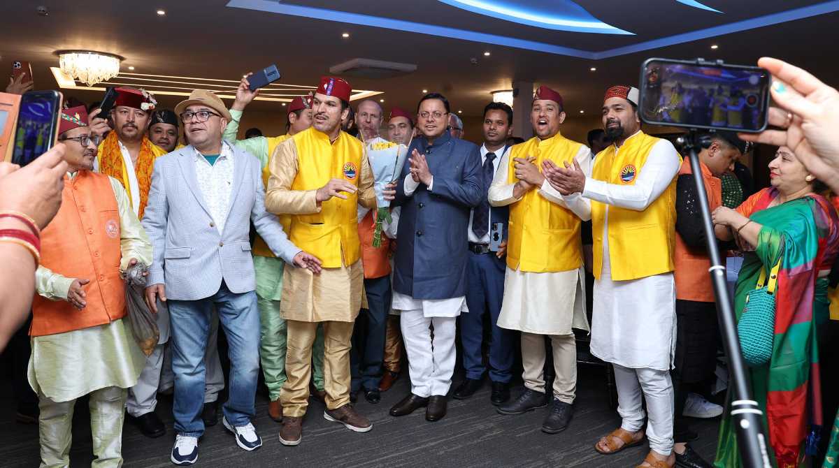 उत्तराखण्ड के पारंपरिक वाद्य यंत्रों के वादन के साथ गर्मजोशी से हुआ सीएम धामी का लंदन में स्वागत…