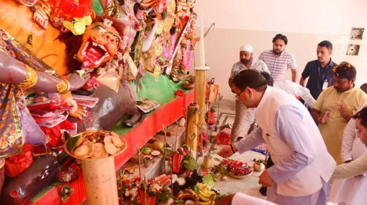 श्री श्री माँ दुर्गा पूजा महोत्सव में सीएम धामी ने