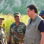 जिम कॉर्बेट पार्क पहुंचे सीएम धामी ने की फॉरेस्ट कर्मियों के साथ चर्चा, वन भूमि को लेकर कही ये बात…