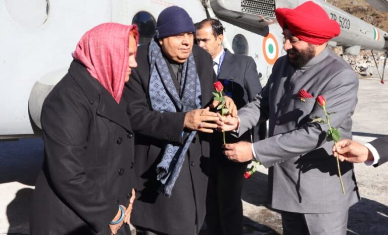 उप राष्ट्रपति, भारत सरकार जगदीप धनखड़ सपत्नी पहुंचे श्री केदारनाथ