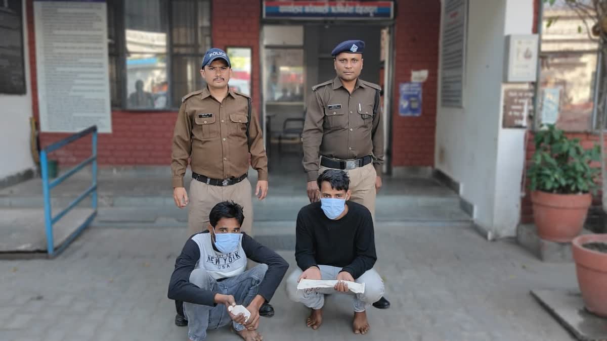 तमंचे और खूखरी के साथ दो गिरफ्तार