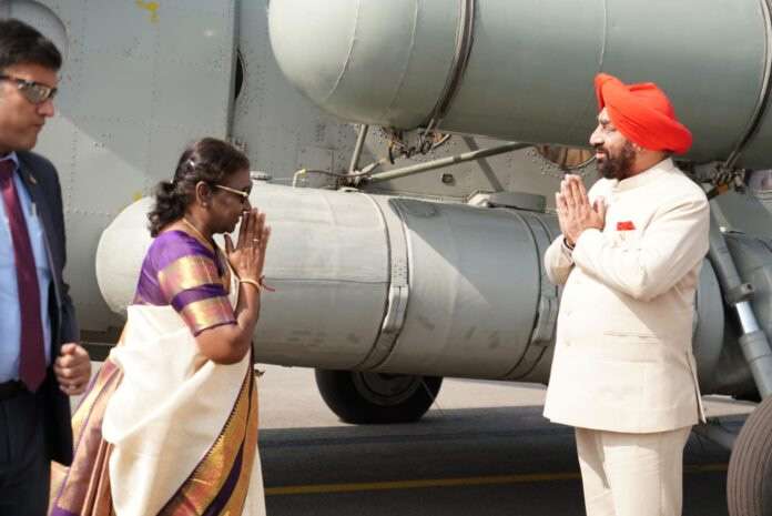 राष्ट्रपति द्रौपदी मुर्मु उत्तराखण्ड के तीन दिवसीय भ्रमण पर पहुंची, राज्यपाल ने किया स्वागत 