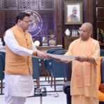 सीएम धामी ने उत्तर प्रदेश के मुख्यमंत्री योगी से की शिष्टाचार भेंट