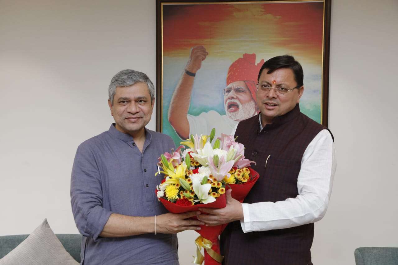 सीएम धामी ने रेल भवन पहुंचकर केंद्रीय रेल मंत्री से भेंट कर प्रदेश में सुदृढ़ रेल कनेक्टिविटी के सम्बन्ध में की विस्तार से चर्चा