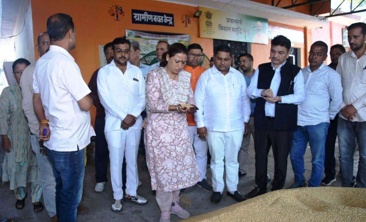  खाद्य मंत्री रेखा आर्या ने किया खाद्य गोदाम का किया निरीक्षण, सुनी किसानो की समस्याएं