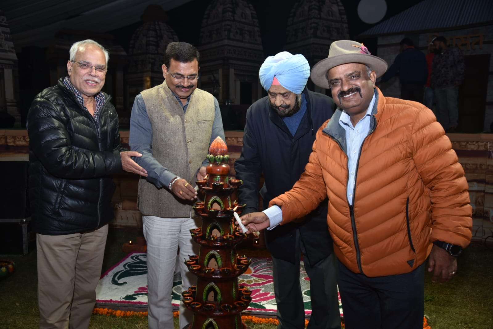 विरासत में लोग सुनंदा शर्मा के ठुमरी, चैती, कजरी और दादरा से मंत्रमुग्ध हुएं