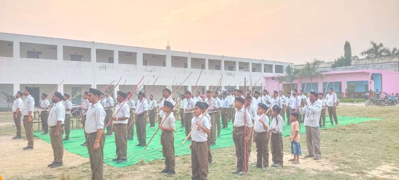 राष्ट्रीय स्वयंसेवक संघ के स्वयंसेवकों ने ग्राम शिमलाना में पथ संचलन कार्यक्रम का किया गया आयोजन
