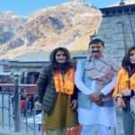 बदरीनाथ-केदारनाथ धाम दर्शन को पहुंची प्रसिद्ध फिल्म अभिनेत्री रवीना टंडन