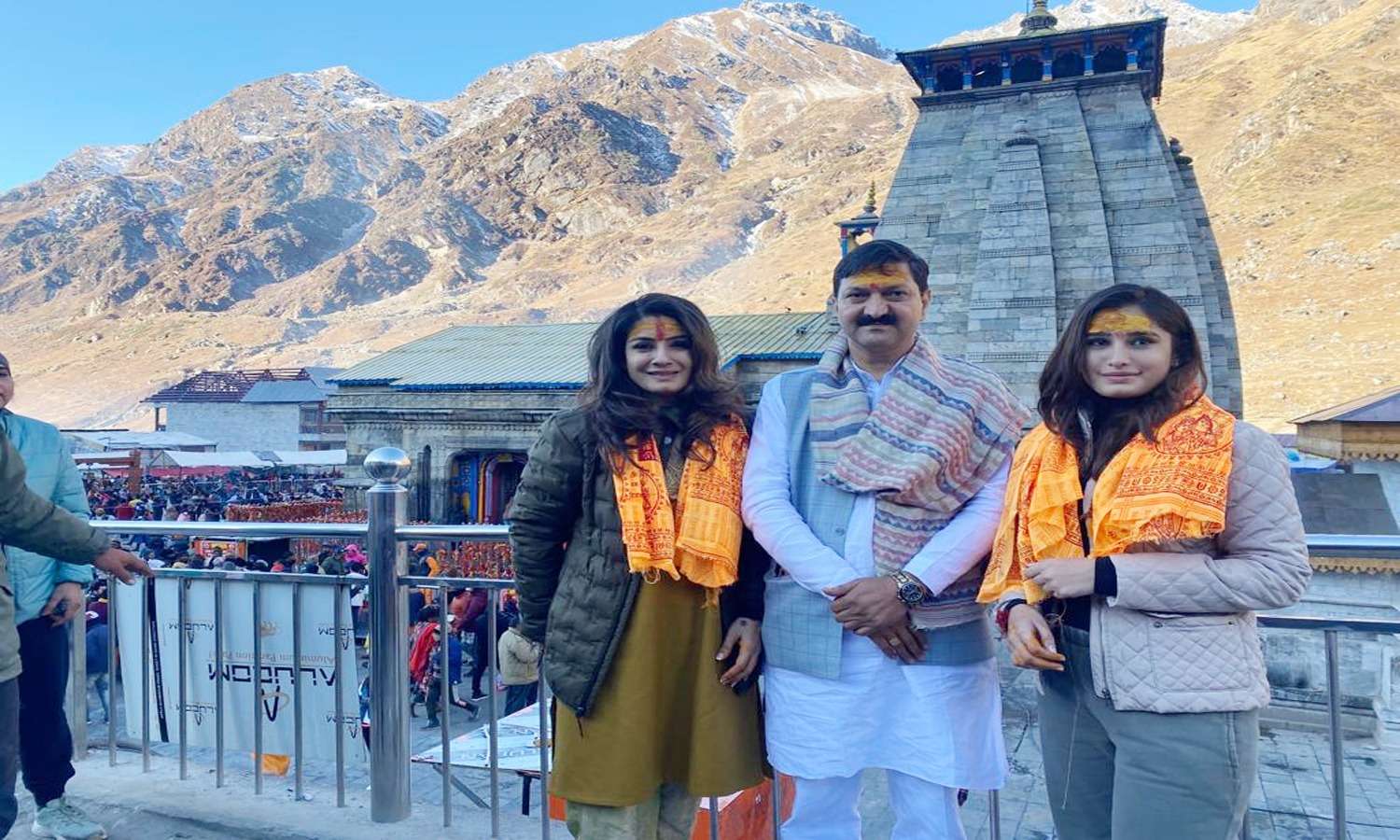 बदरीनाथ-केदारनाथ धाम दर्शन को पहुंची प्रसिद्ध फिल्म अभिनेत्री रवीना टंडन