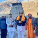 भगवान बदरीनाथ-केदारनाथ के दर्शन को सपरिवार पहुंचे भाजपा सांसद वरुण गांधी