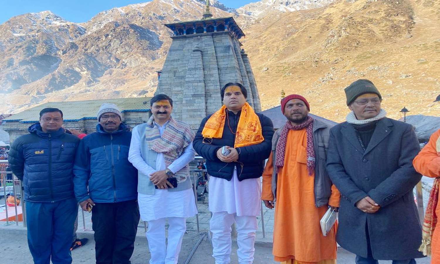 भगवान बदरीनाथ-केदारनाथ के दर्शन को सपरिवार पहुंचे भाजपा सांसद वरुण गांधी