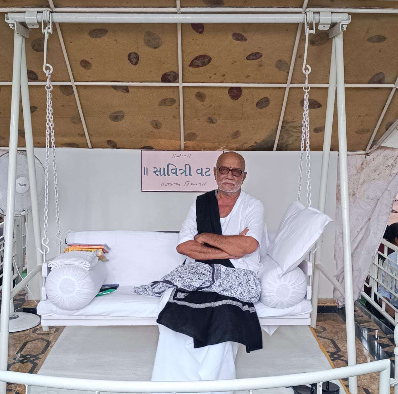 पूज्य मोरारी बापू ने ज्ञान और शांति के संदेश के साथ दिवाली की दी शुभकामनाएं