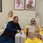 नई दिल्ली में सूबे के ग्राम्य विकास मंत्री गणेश जोशी ने केंद्रीय ग्रामीण विकास मंत्री गिरिराज सिंह से की भेंट।