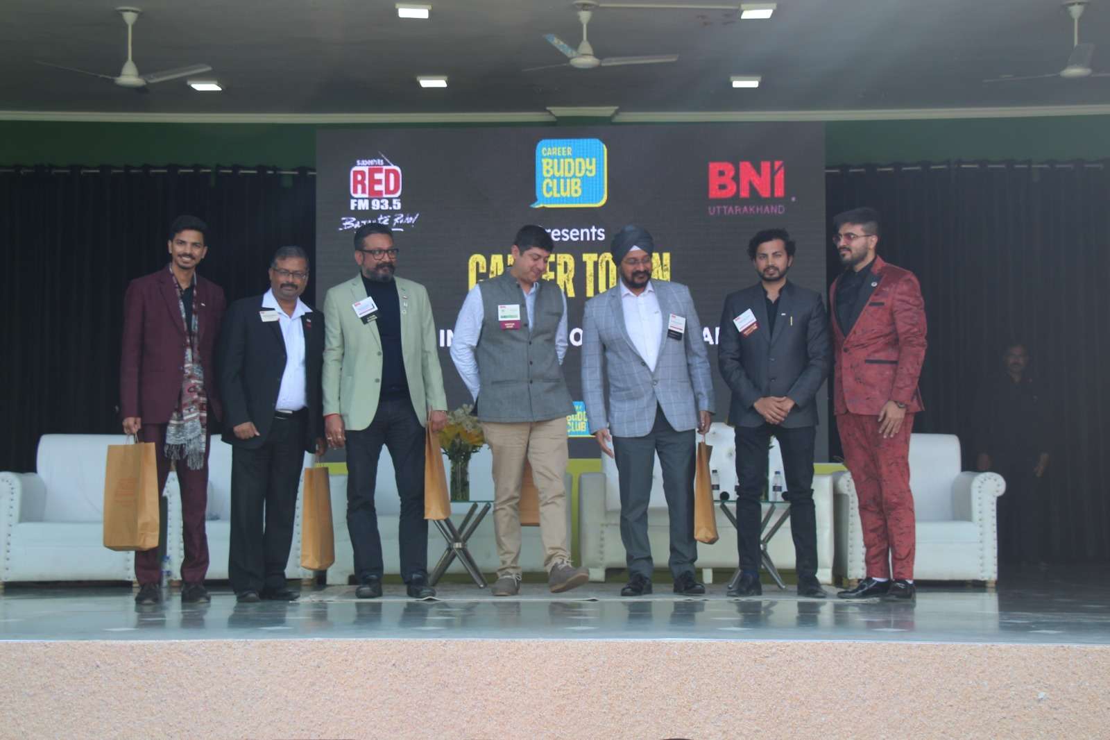विशेषज्ञ पैनल और सफल संवादों के साथ हुआ कैरियर टाउन का समापन